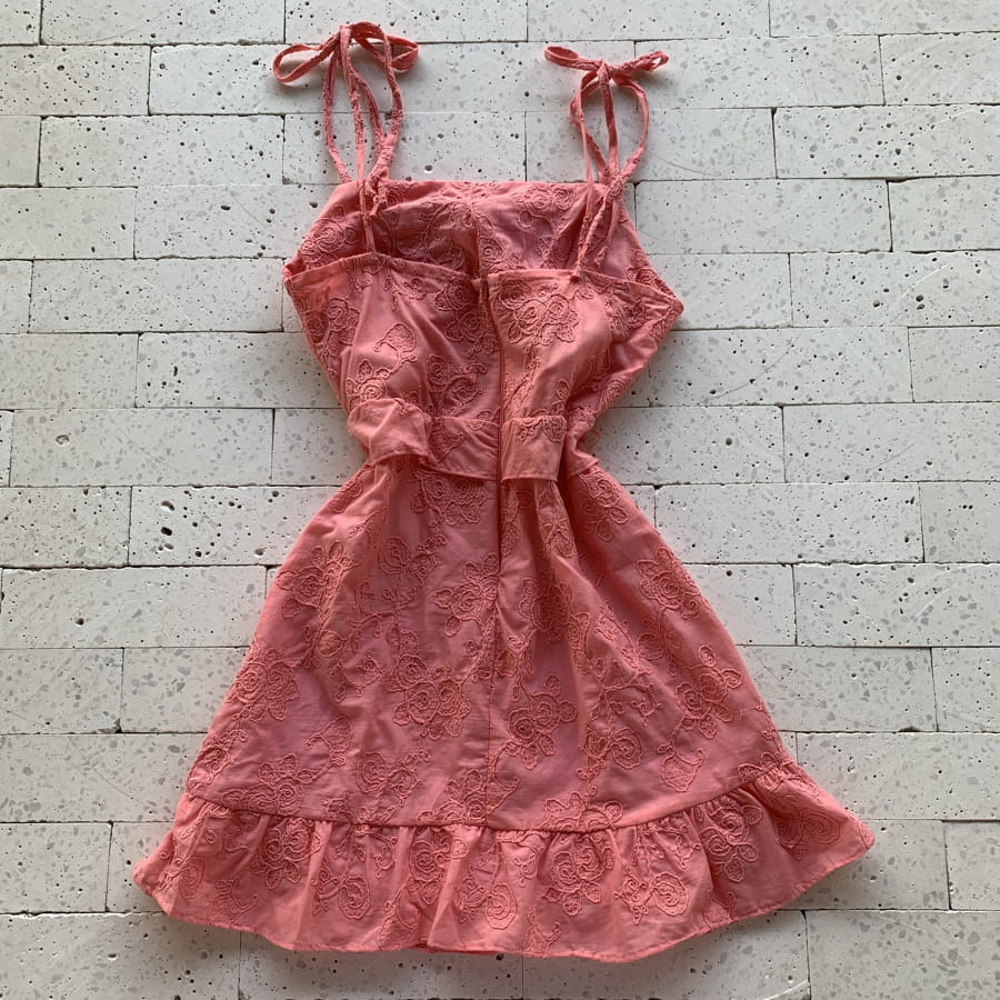 Vestido Babados Tecido Bordado Rosa Dondoca Moda Feminina