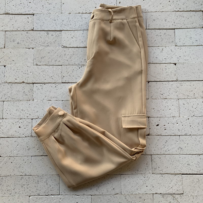 Calça Cargo Alfaiataria Botão na Barra Nude Dondoca Moda Feminina