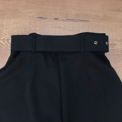 short alfaiataria com cinto preto