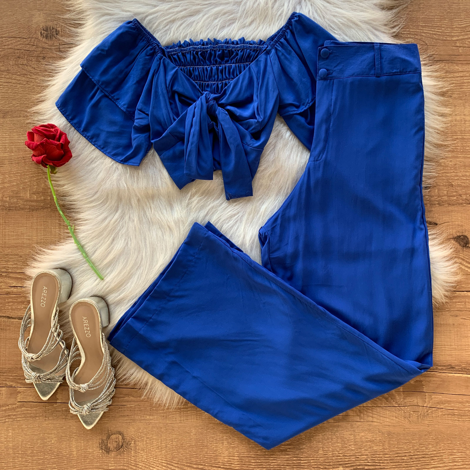 Conjunto de calça pantalona e cropped floral azul P M G