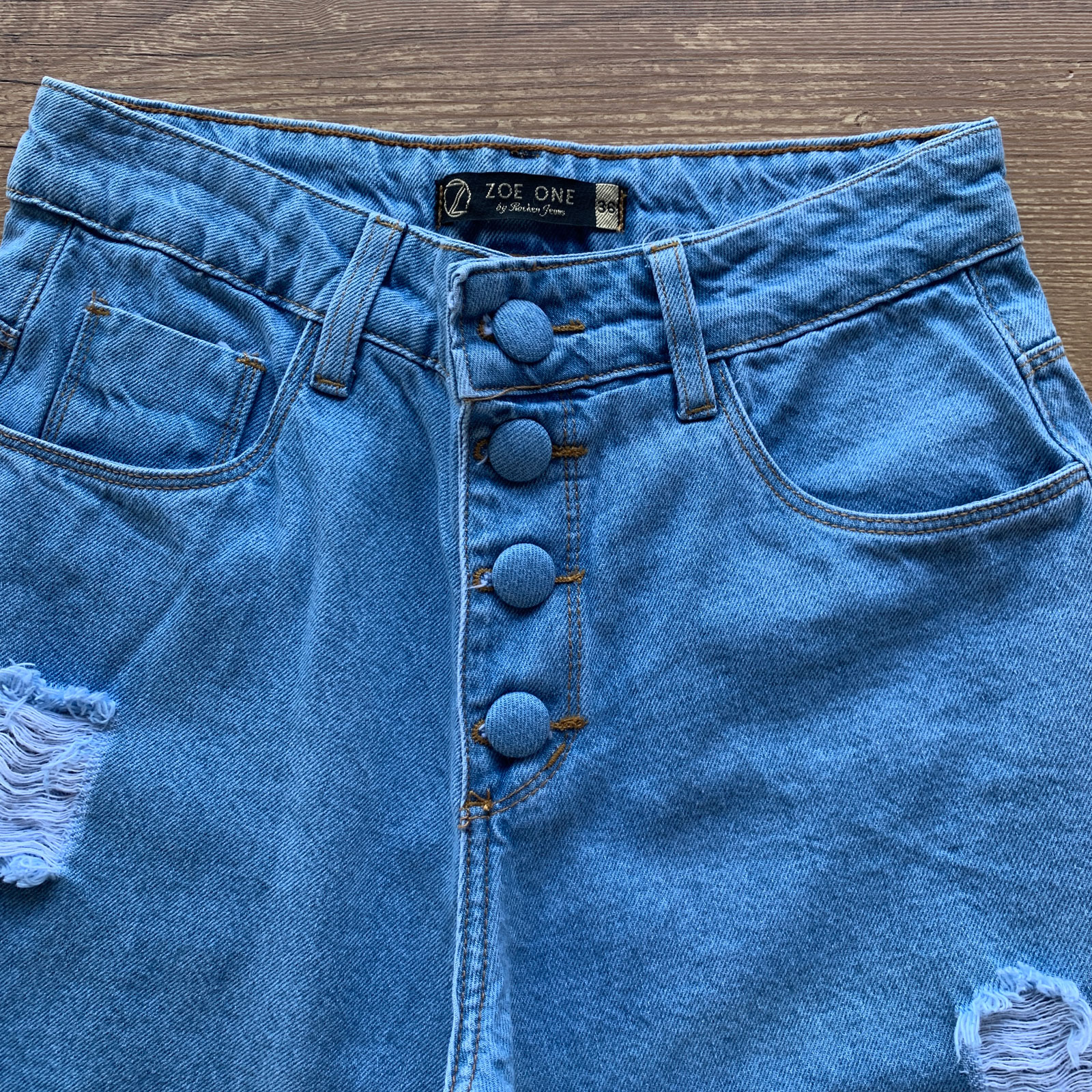 Calça Jeans Destroyed Botão Frontal - Qbabado