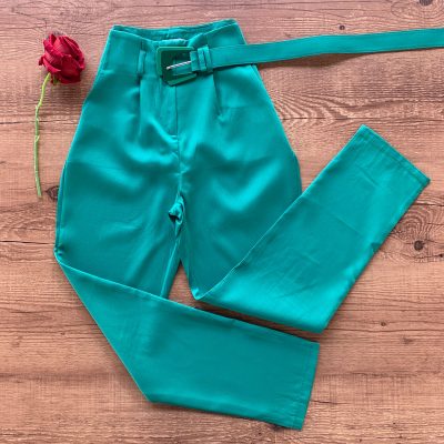 Calça Alfaiataria Com Cinto Fivela Trabalhada Verde Dondoca Moda Feminina