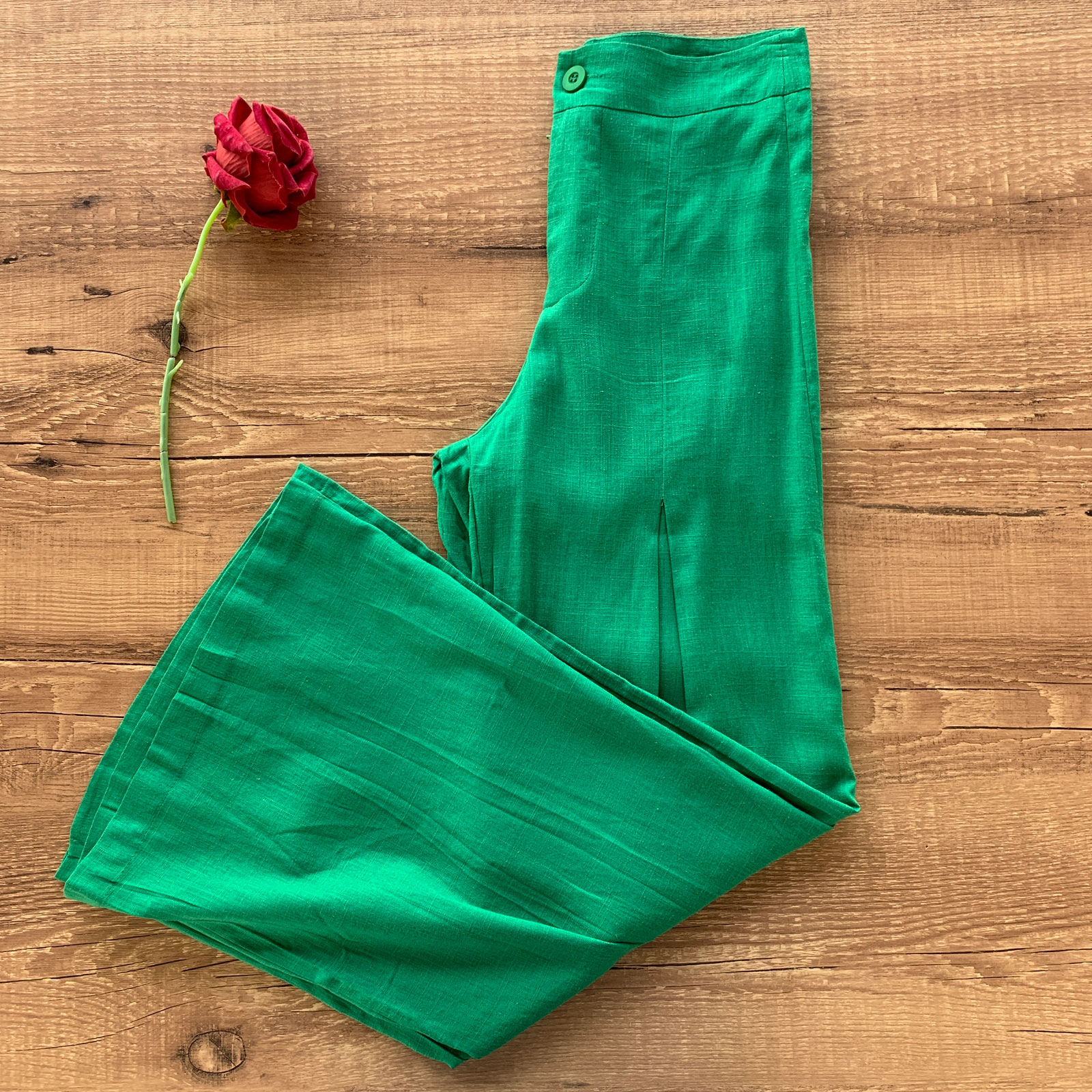 Conjunto Linho Cropped e Calça Pantalona com Cinto Correntes Verde