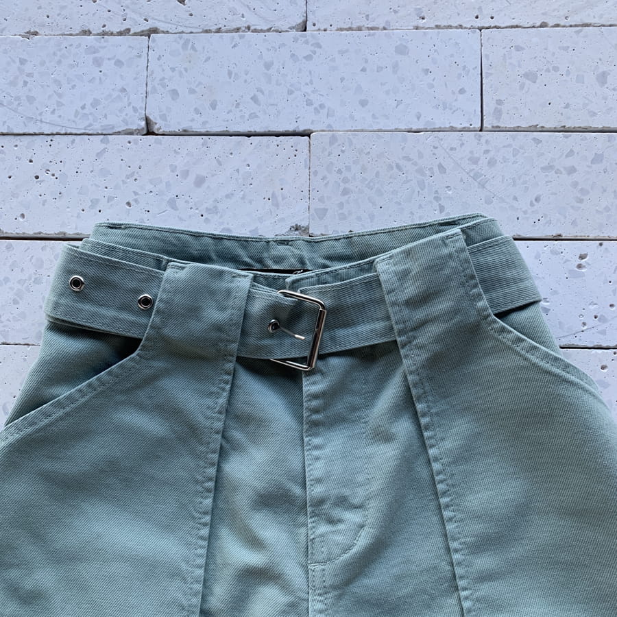 DONADAY BOUTIQUE - Shorts jeans color c/ faixa de poá
