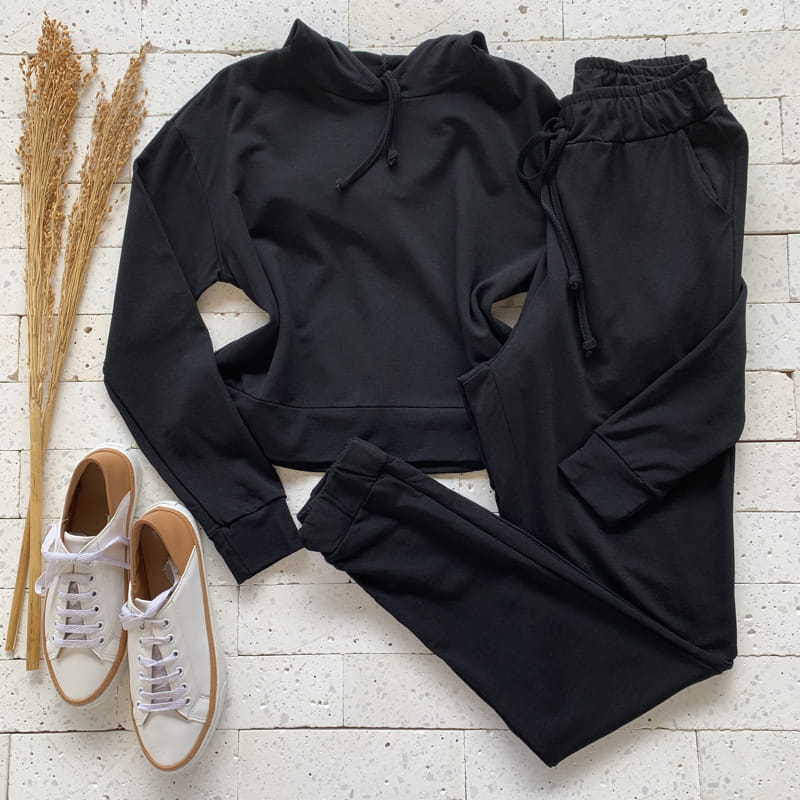CONJUNTO MOLETINHO COM TOUCA E CALÇA LUXO PRETO