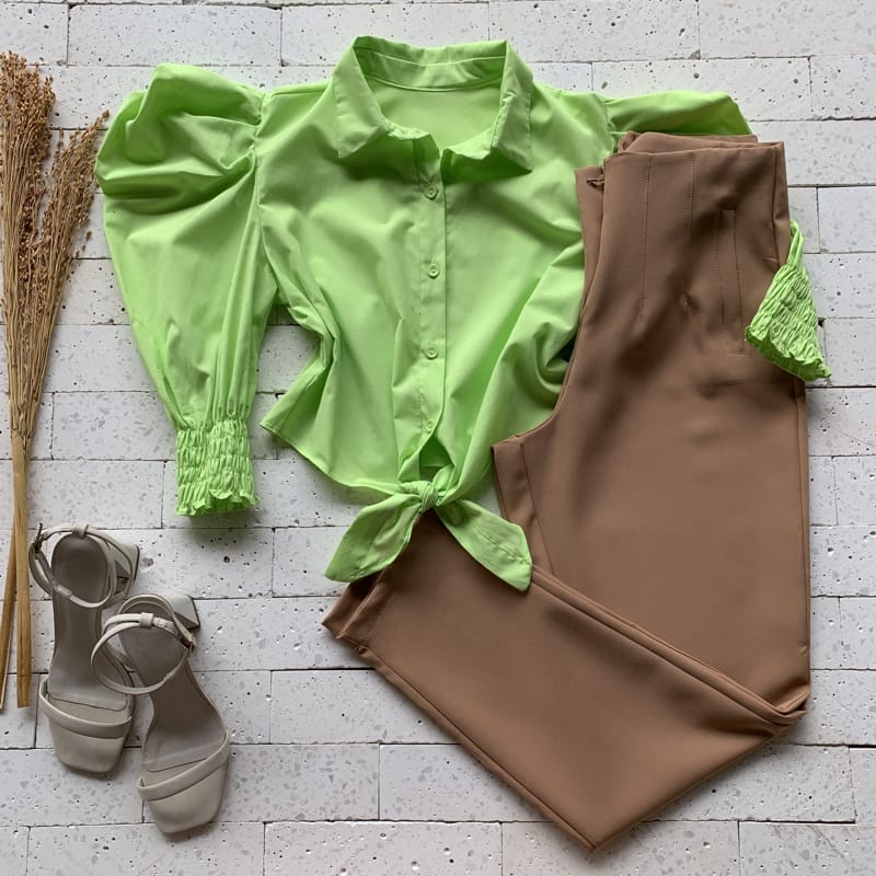 CAMISA TRICOLINE BUFANTE COM LASTEX E LAÇO VERDE LIMÃO