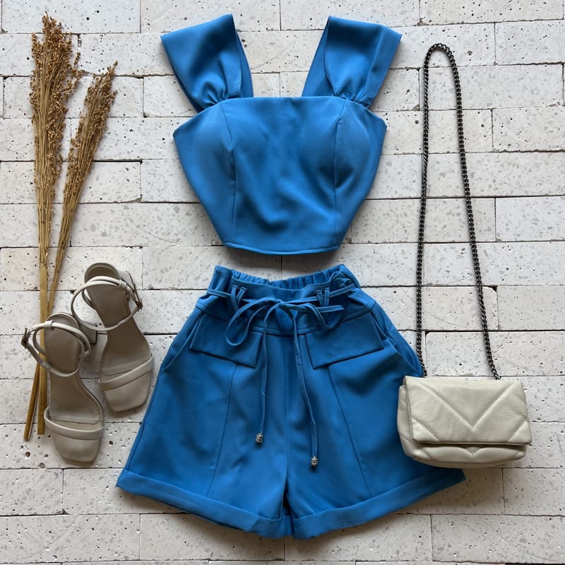 CONJUNTO ALÇA LARGA E SHORT COM AMARRAÇÃO AZUL