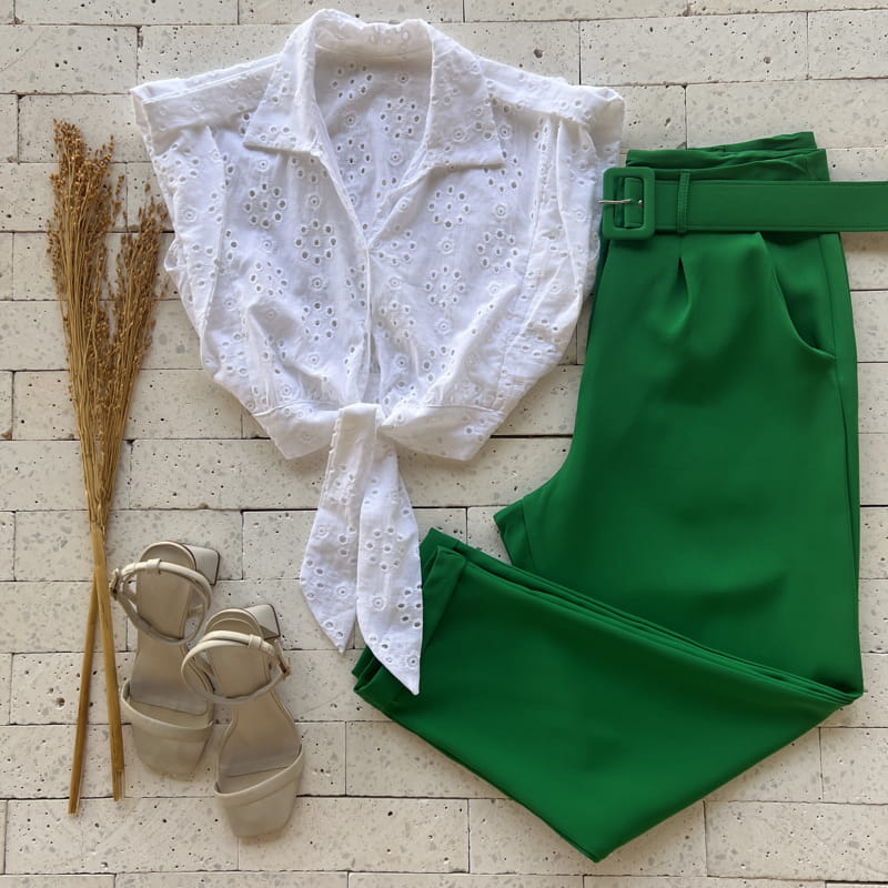 CAMISA EM LAISE DETALHE NÓZINHO OFF